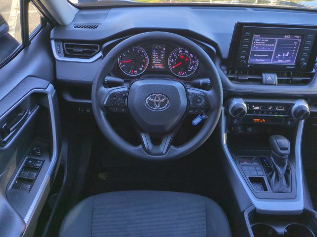 Used 2021 Toyota RAV4 LE AWD/4WD image 16