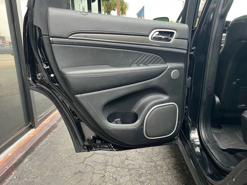 Used 2020 Jeep Grand Cherokee SRT image 21