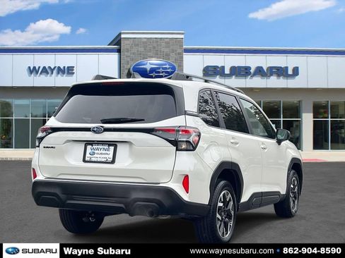 Used 2025 Subaru Forester Premium image 4