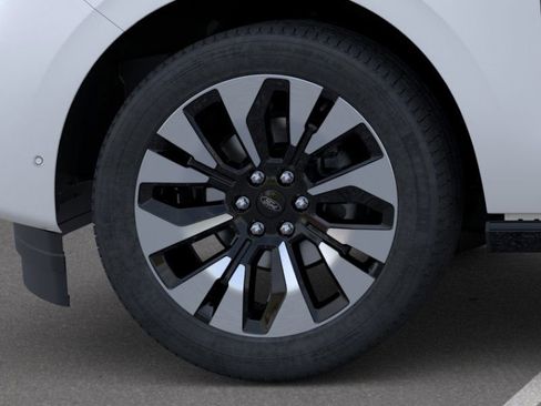 New 2025 Ford Expedition Platinum w/ Driver's Package image 19