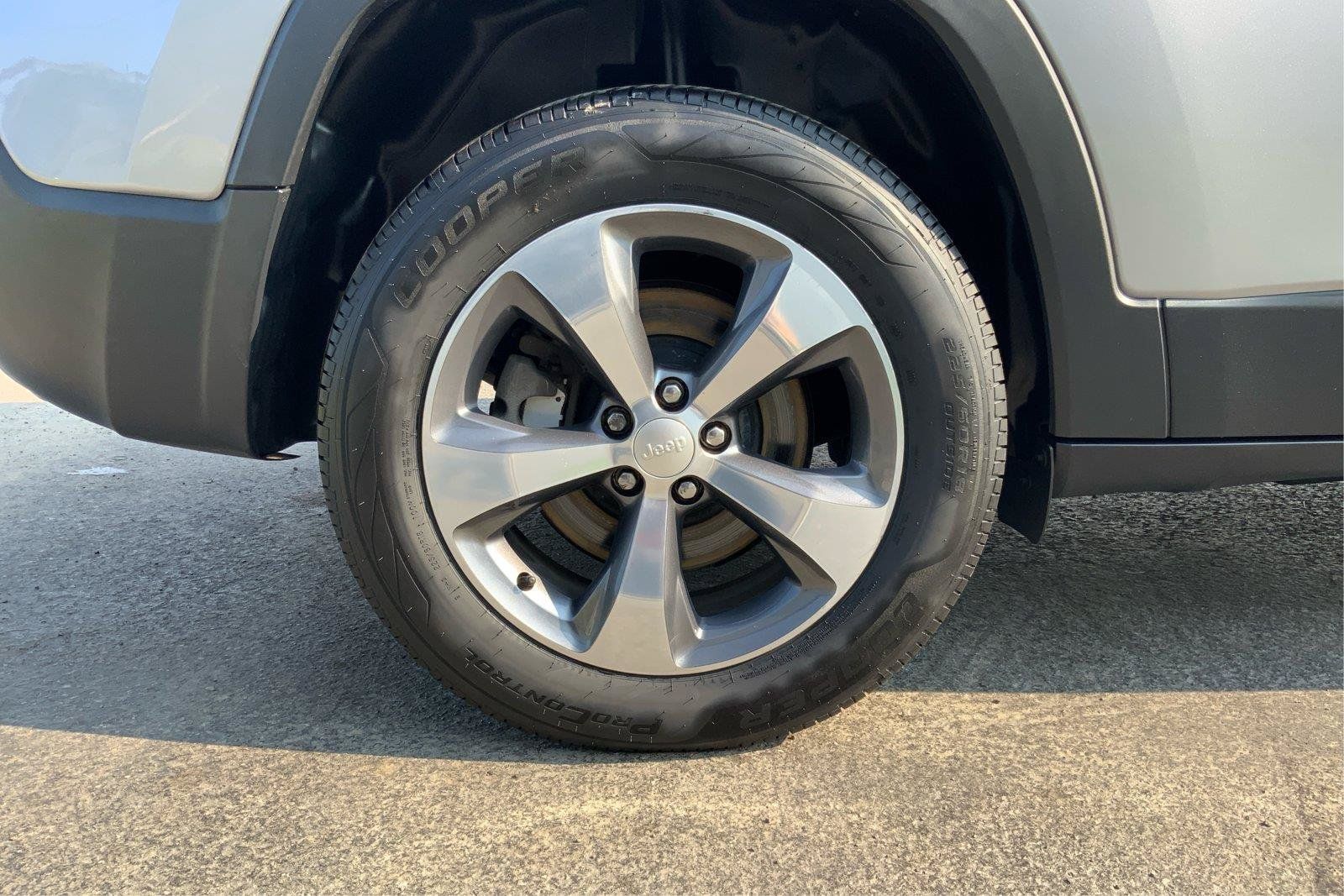Used 2019 Jeep Cherokee Limited AWD/4WD image 26