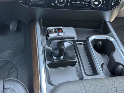 Used 2024 Chevrolet Silverado 1500 High Country w/ High Country Premium Package AWD/4WD image 8