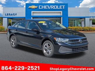 Used 2024 Volkswagen Jetta SE image 1