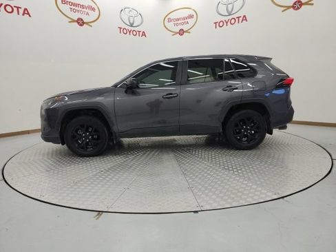 Used 2022 Toyota RAV4 LE FWD image 5
