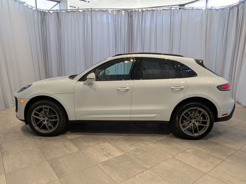 Certified 2025 Porsche Macan image 2