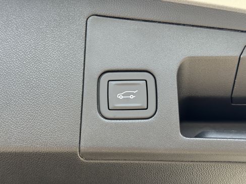 New 2025 Cadillac XT5 Luxury image 12