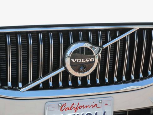 Used 2023 Volvo XC60 T8 Ultimate w/ Climate Package AWD/4WD image 13