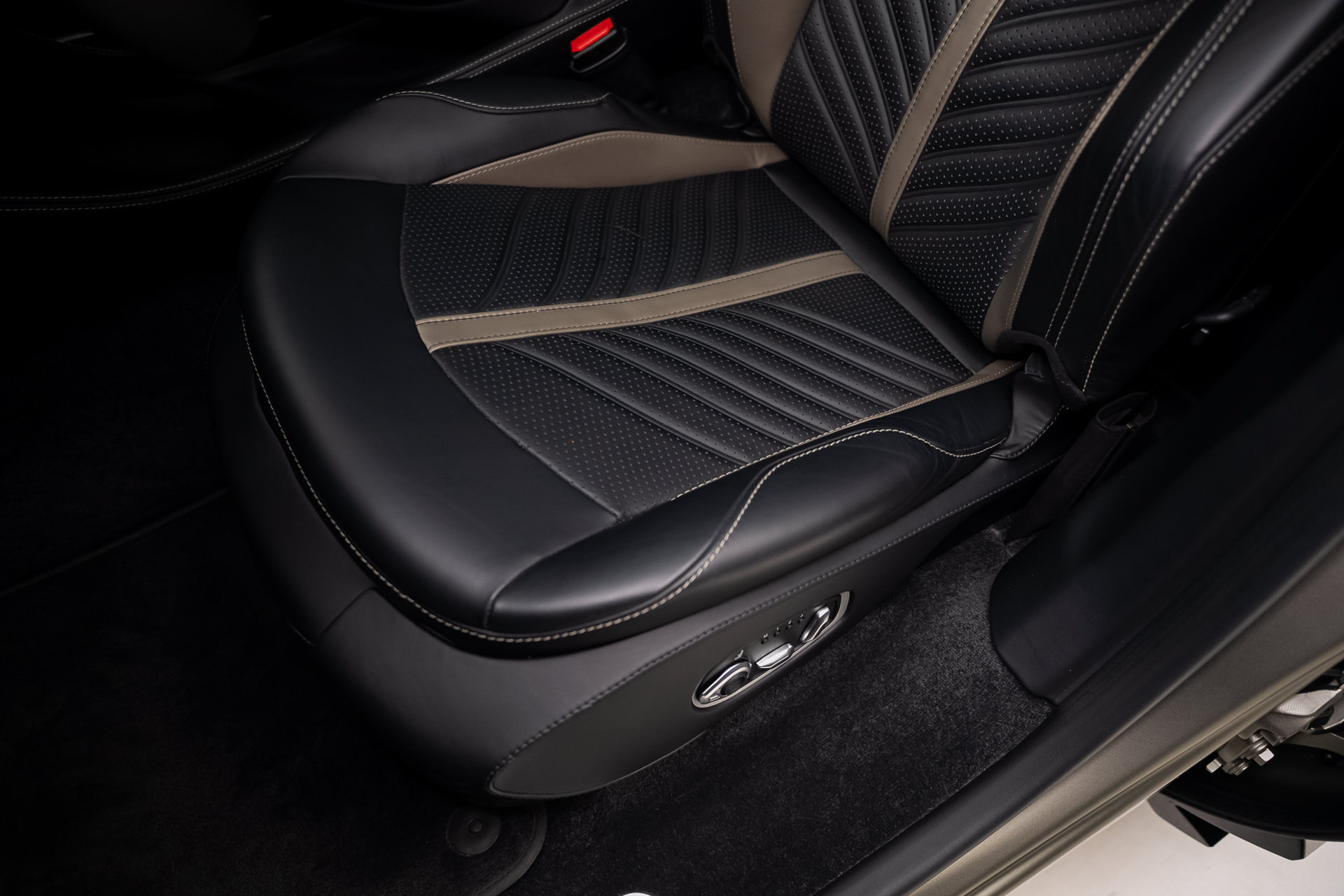 Used 2023 Aston Martin DBX 707 AWD/4WD image 61