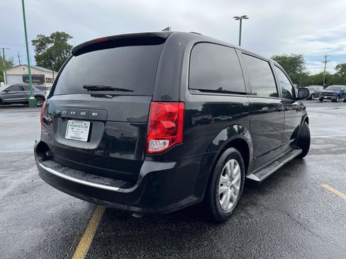 Used 2019 Dodge Grand Caravan SE w/ UConnect Hands-Free Group FWD image 5