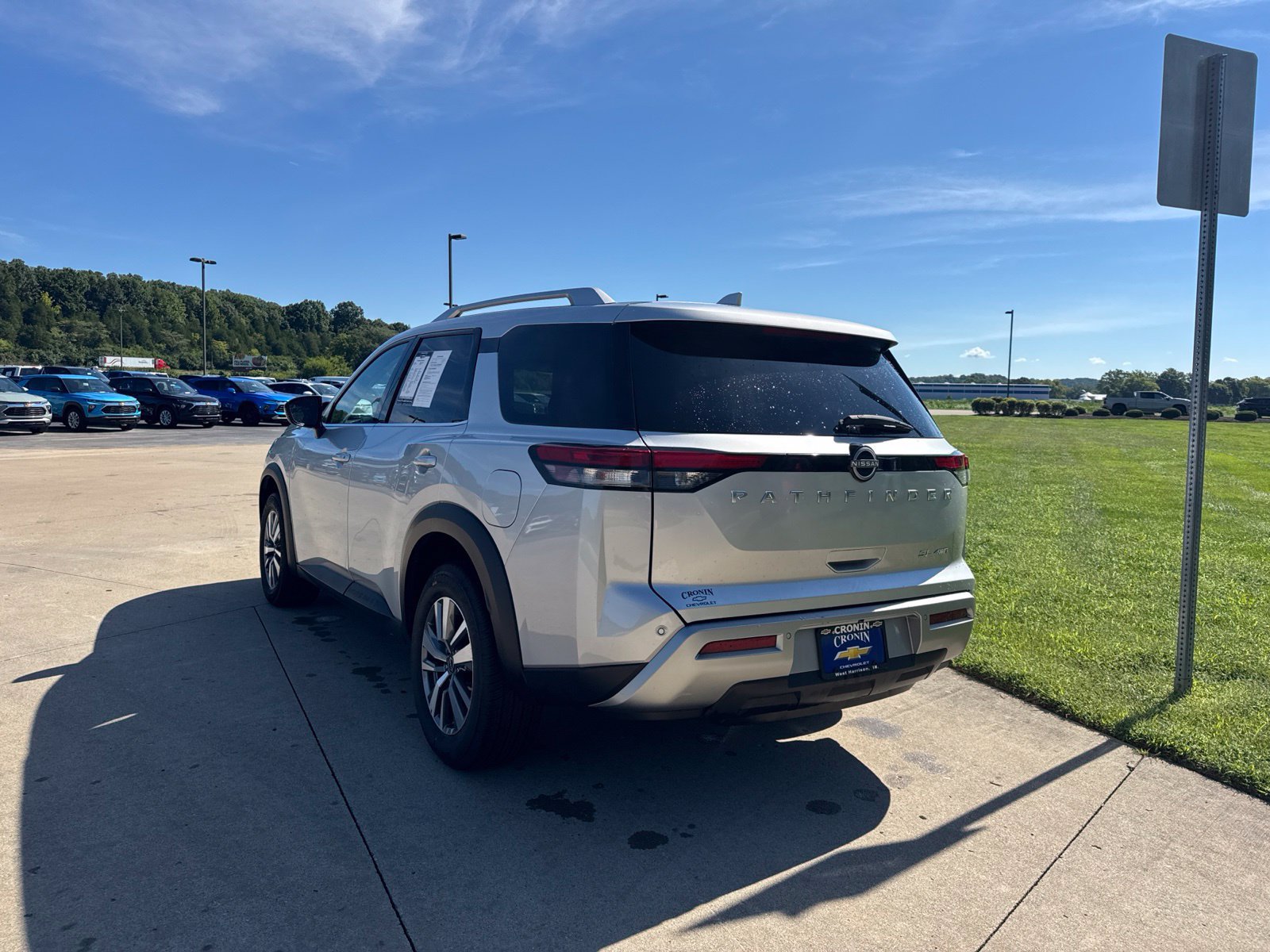 Used 2025 Nissan Pathfinder SL AWD/4WD image 9