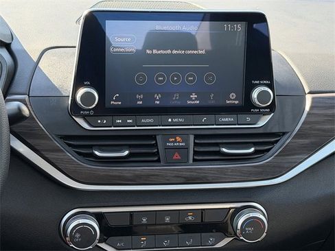 Used 2025 Nissan Altima 2.5 SV image 15