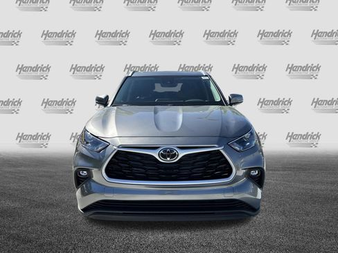 Certified 2026 Toyota Highlander XLE AWD/4WD image 3