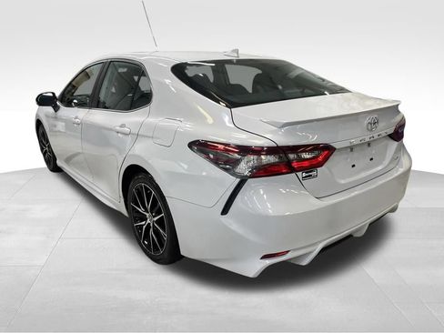 Used 2024 Toyota Camry SE FWD image 3