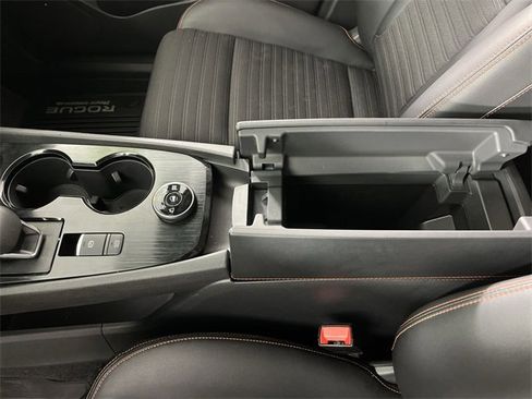 Certified 2025 Nissan Rogue SV image 20