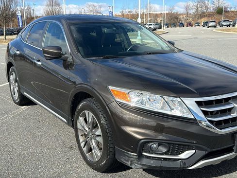 Used 2013 Honda Crosstour EX image 1