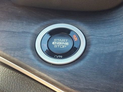 New 2025 Jeep Grand Cherokee L Limited w/ MOPAR Finishing Package AWD/4WD image 16