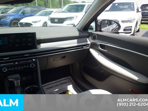 Used 2025 Hyundai Sonata SE image 18
