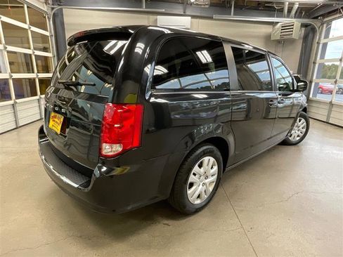 Used 2020 Dodge Grand Caravan SE image 5
