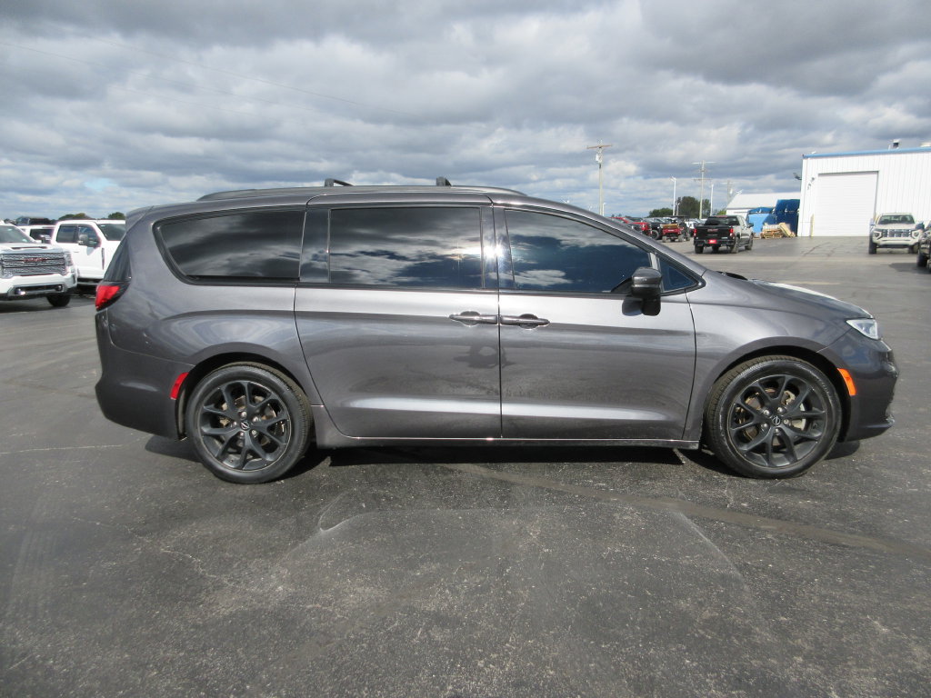Used 2023 Chrysler Pacifica Touring-L w/ S Appearance Package FWD image 5