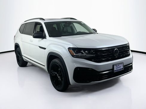 Used 2023 Volkswagen Atlas SEL R-Line image 3