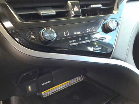 Used 2021 Toyota Camry XLE image 27