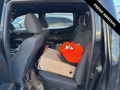 Used 2016 Toyota Tacoma TRD Sport w/ Towing Package image 7