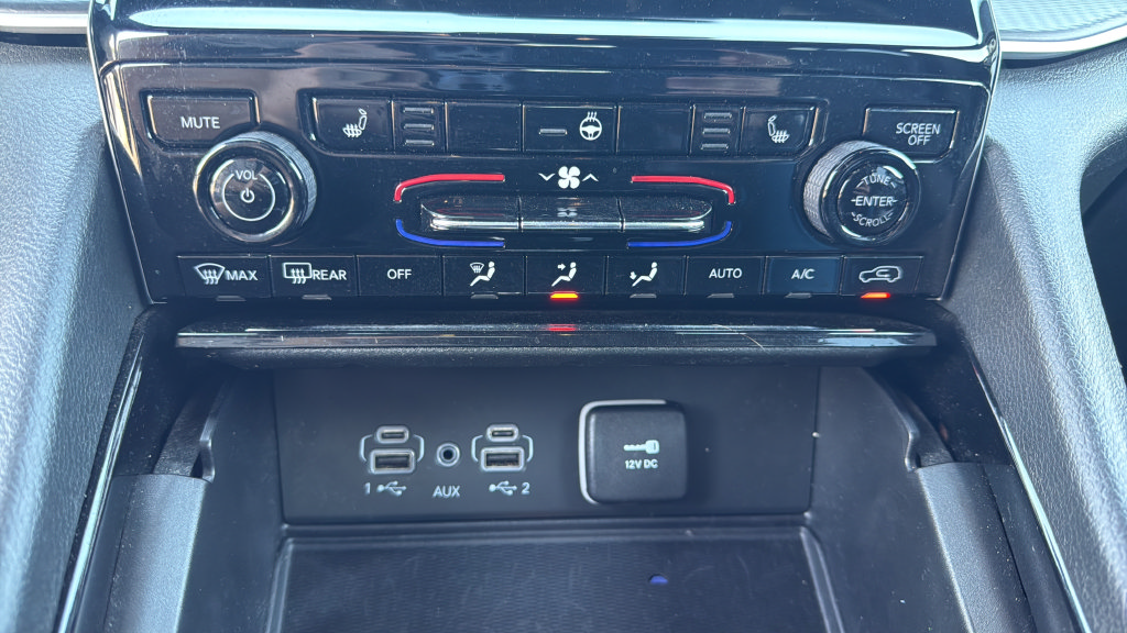 Used 2023 Jeep Grand Cherokee L Laredo AWD/4WD image 24