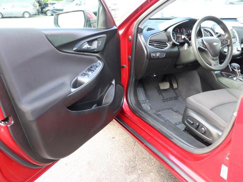 Used 2025 Chevrolet Malibu LT FWD image 10
