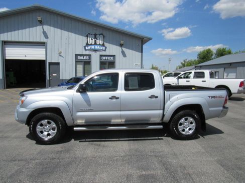 Used 2013 Toyota Tacoma 4x4 Double Cab w/ TRD Off-Road Pkg image 3
