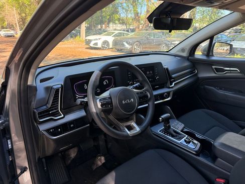 Used 2025 Kia Sportage LX image 30