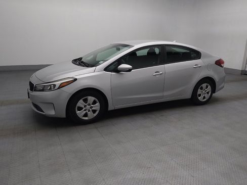 Used 2017 Kia Forte LX FWD image 2
