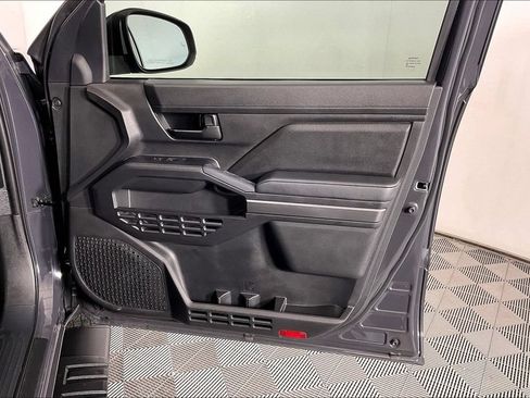 Used 2025 Toyota Tacoma SR5 AWD/4WD image 23