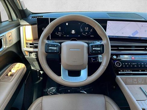 Used 2025 Hyundai Santa Fe Limited image 5