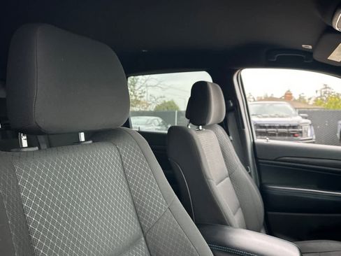 Used 2019 Jeep Grand Cherokee Laredo image 18