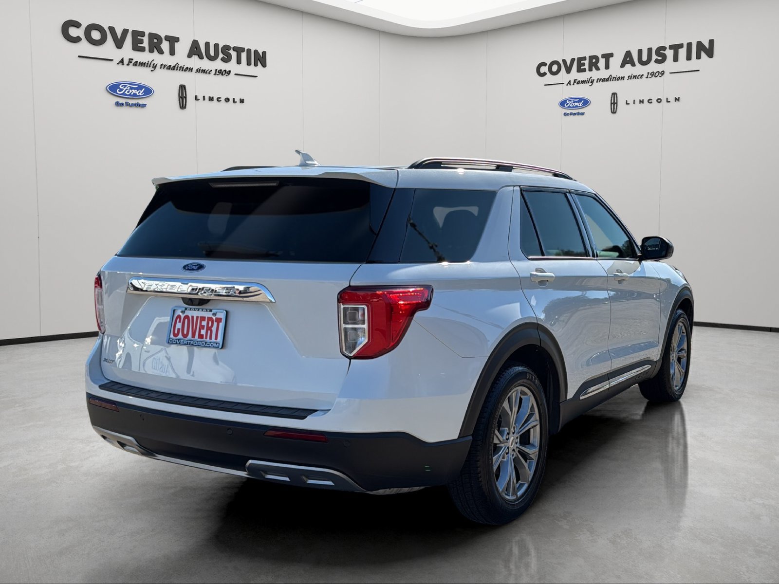 Used 2023 Ford Explorer XLT w/ Equipment Group 202A RWD image 5