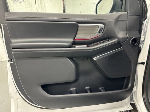 Used 2025 Ford Expedition Platinum AWD/4WD image 8