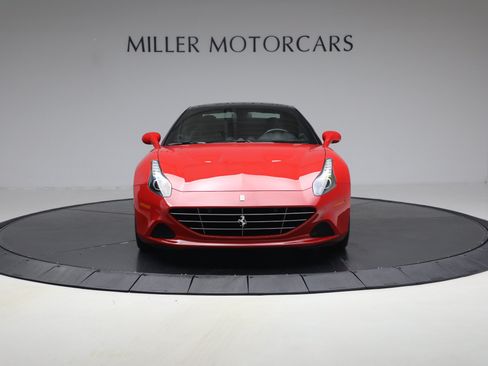 Certified 2017 Ferrari California T RWD image 40