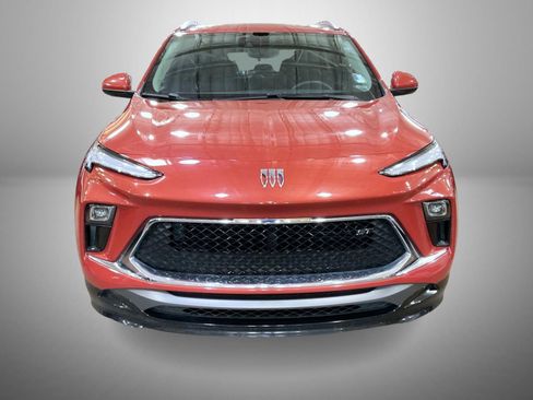 Used 2024 Buick Encore GX Sport Touring image 2