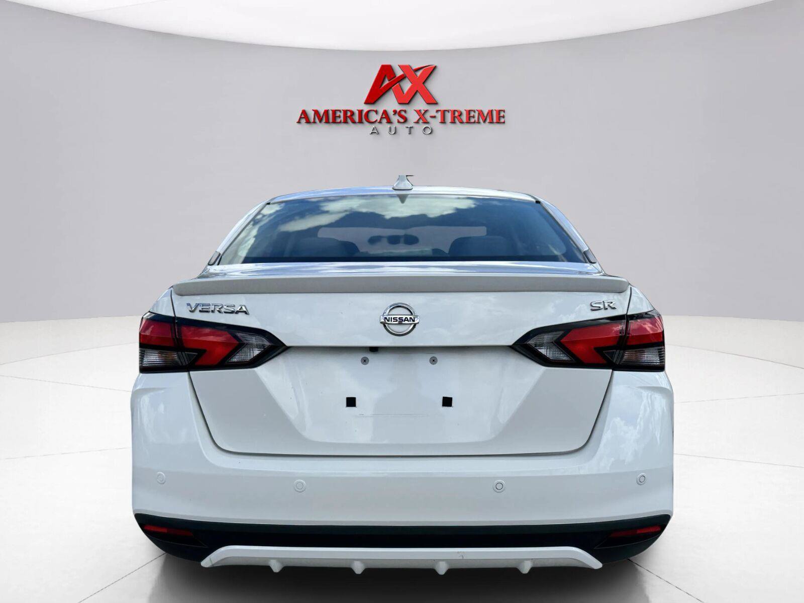 Used 2021 Nissan Versa SR w/ Convenience Package FWD image 4