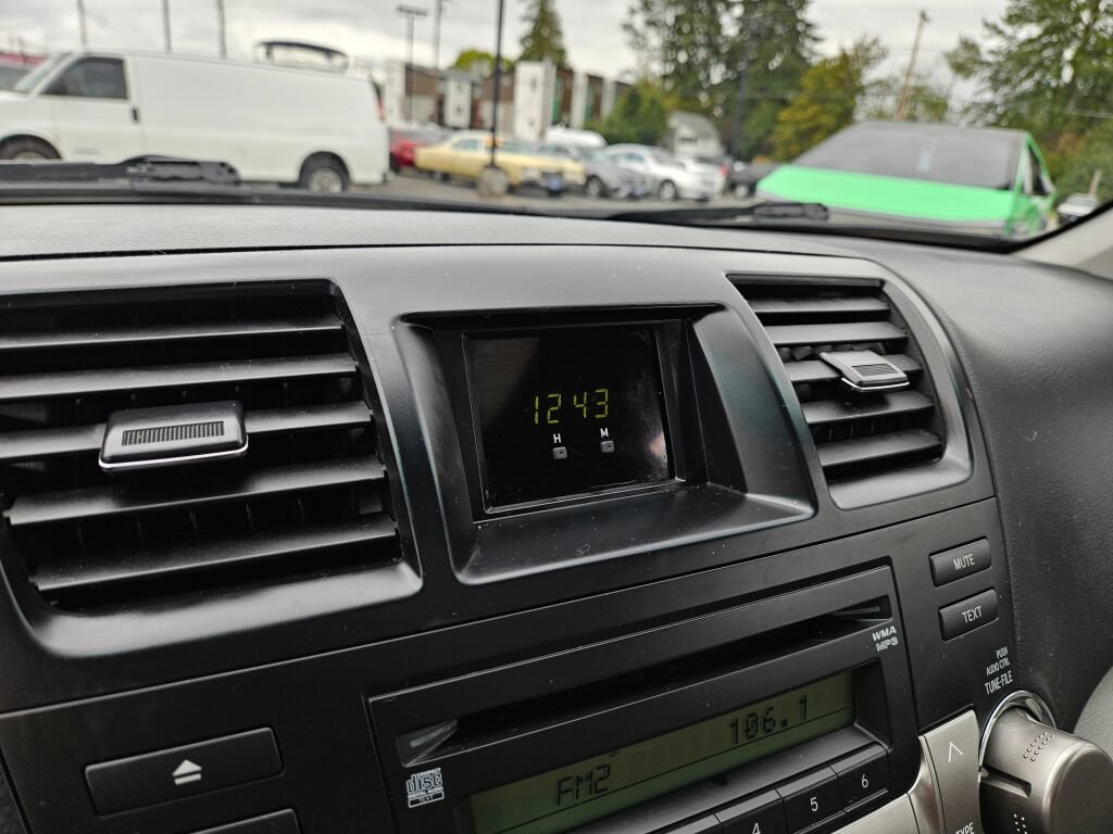 Used 2010 Toyota Highlander 4WD w/ Tow Pkg image 22