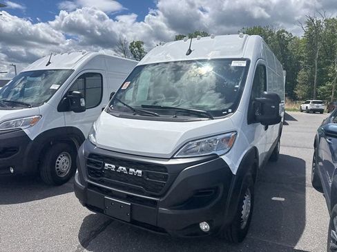 Used 2026 RAM ProMaster 2500 w/ Convenience Group FWD image 5