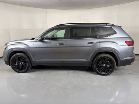 Used 2023 Volkswagen Atlas SE w/ Panoramic Sunroof Package FWD image 5