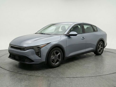 Used 2025 Kia K4 FWD image 3