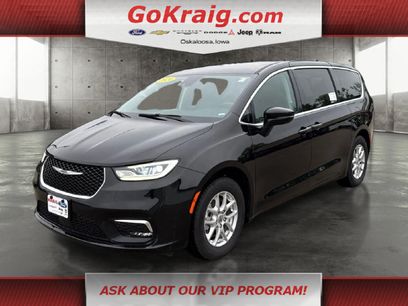Used 2024 Chrysler Pacifica Touring-L