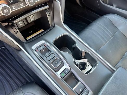 Used 2018 Honda Accord Touring image 19