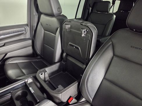 Used 2023 GMC Yukon XL Denali AWD/4WD image 23