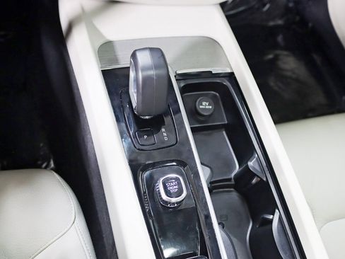 Used 2025 Volvo V60 B5 Cross Country Plus AWD/4WD image 23
