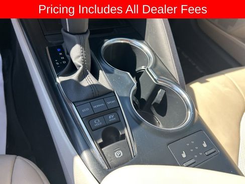 Used 2020 Toyota Camry XLE FWD image 10