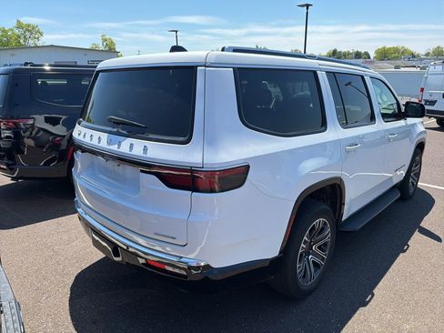 Used 2024 Jeep Wagoneer Series II w/ Flexible Seating Group AWD/4WD image 2
