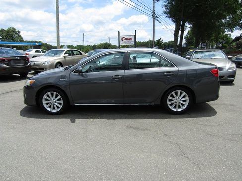 Used 2012 Toyota Camry XLE w/ Leather Pkg FWD image 4